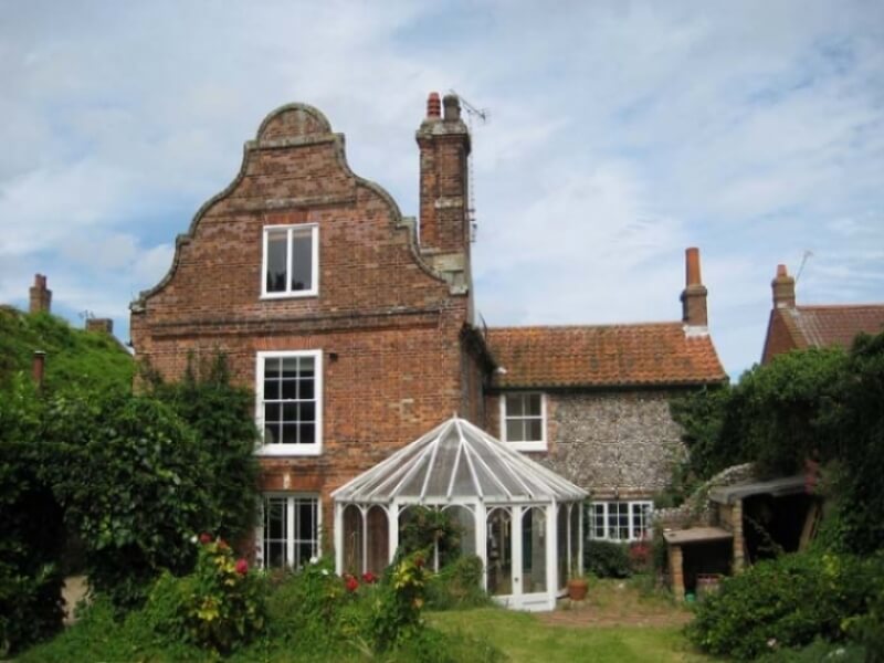 surveyorsnorfolk-2022.seesite.biz_--_622748103 brick building